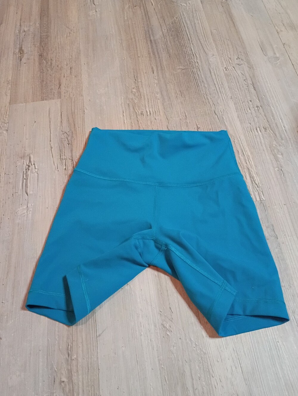 Lululemon - Picture 3 of 5